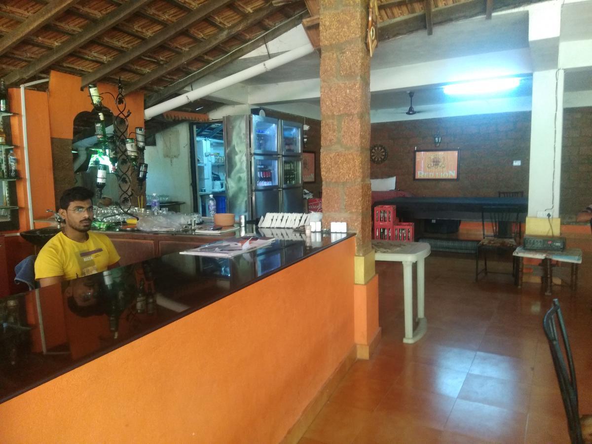 Red Lion Hotel Calangute Bagian luar foto